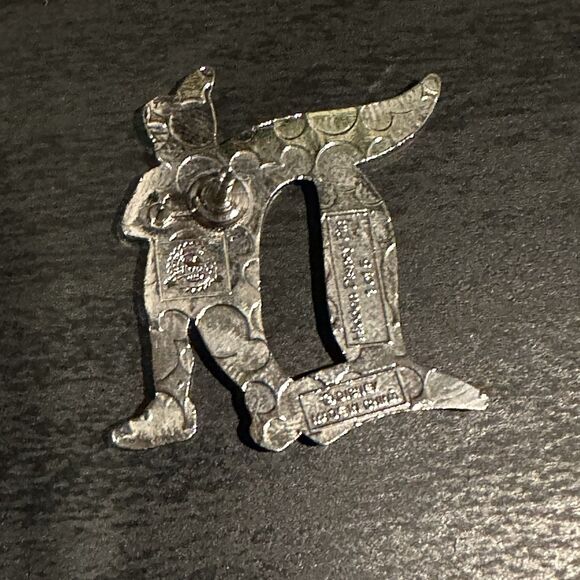 Disneyland Resort Hidden Mickey D Icon Peter Pan Disney Pin Orange Green 2020 - Picture 3 of 5